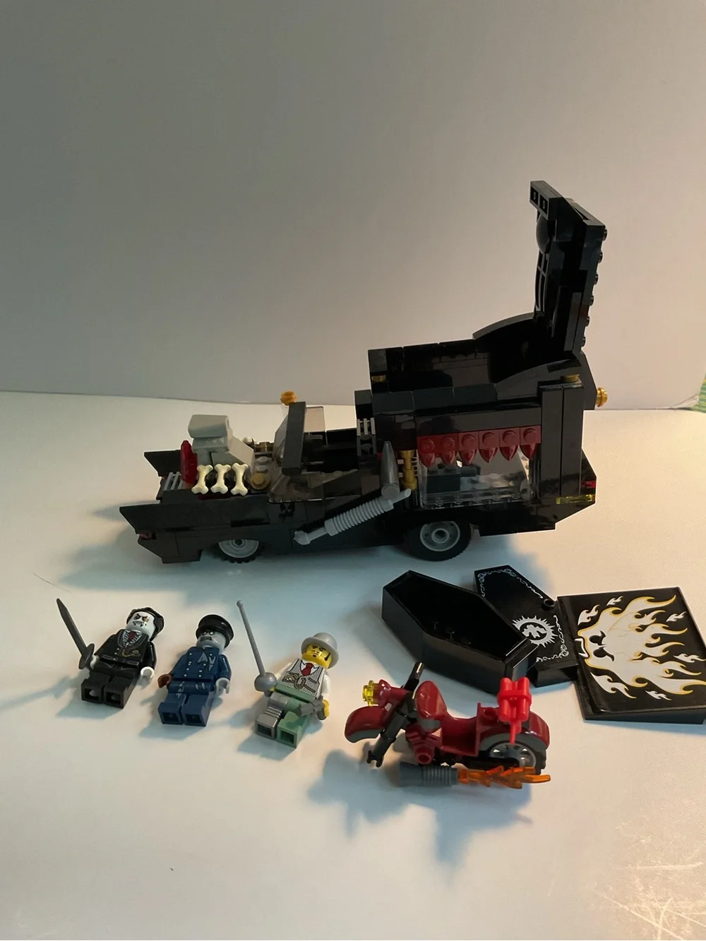 Lego monster fighters vampyre hearse 9464 released 2012